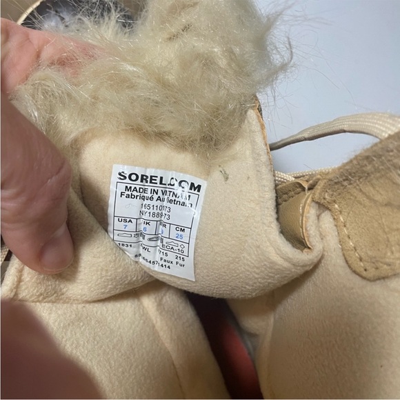 Sorel tan and gold Winter Boots with faux fur size 7 - Picture 2 of 13